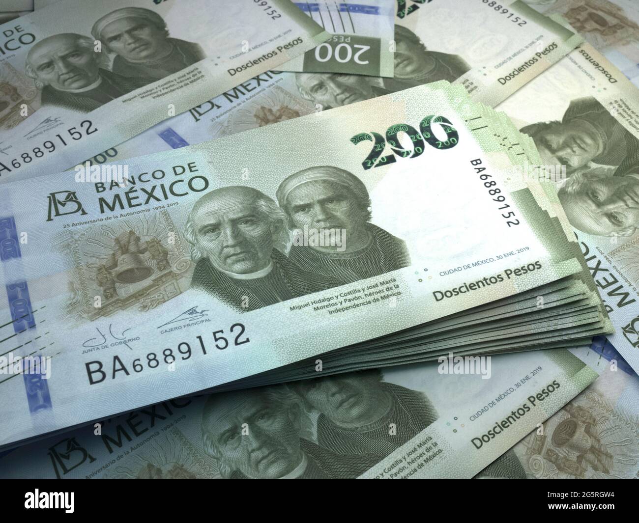 Billete de 200 pesos mexicano fotografías e imágenes de alta resolución -  Alamy