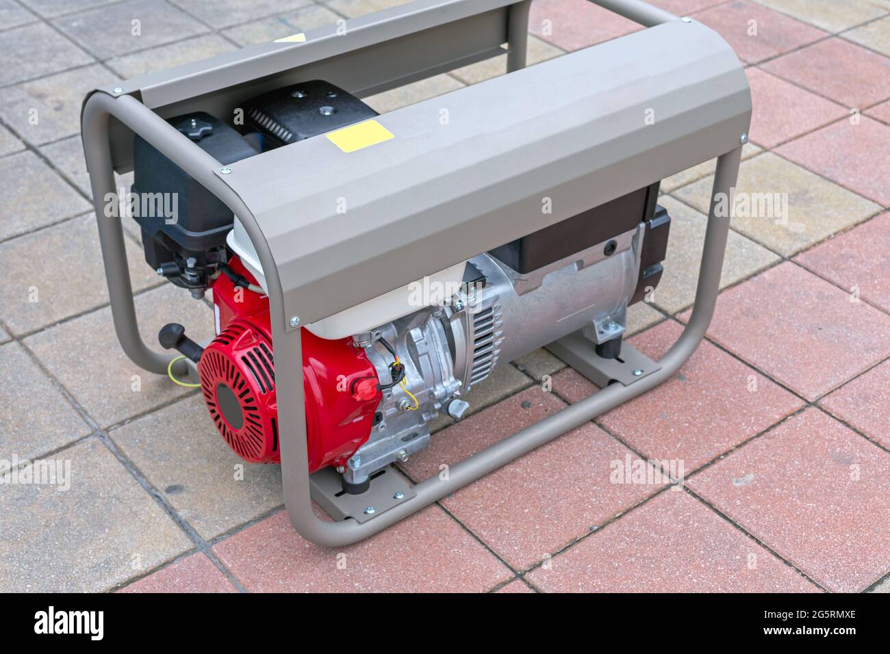 Generador eléctrico de motor de gasolina pequeño Fotografía de stock - Alamy