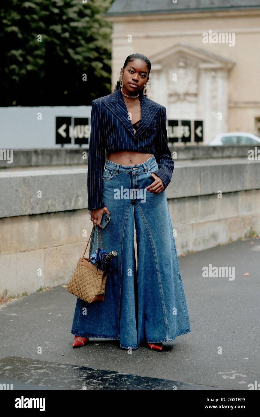 Estilo urbano, Miya Rae Lin llegando a Dior Primavera Verano 2022 espectáculo de ropa de hombre, celebrado en la Place Vauban, París, Francia, el 25 de junio de 2021. de Marie-Paola