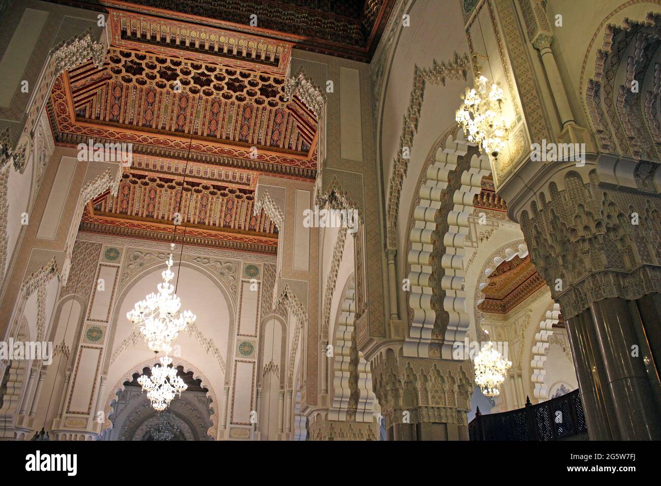 Detalle arquitectónico ornamentado en la Mezquita Hassan II en Casablanca, Marruecos Foto de stock