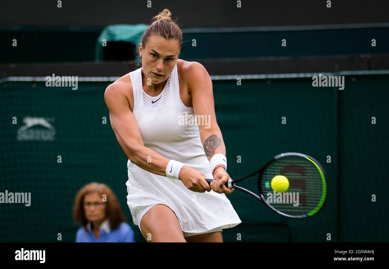 Aryna Sabalenka de Bielorrusia en acción contra Mónica Niculescu de Rumania  durante la primera ronda de los Campeonatos Wimbledon 2021, Grand Slam  torneo de tenis el 28 de junio de 2021 en