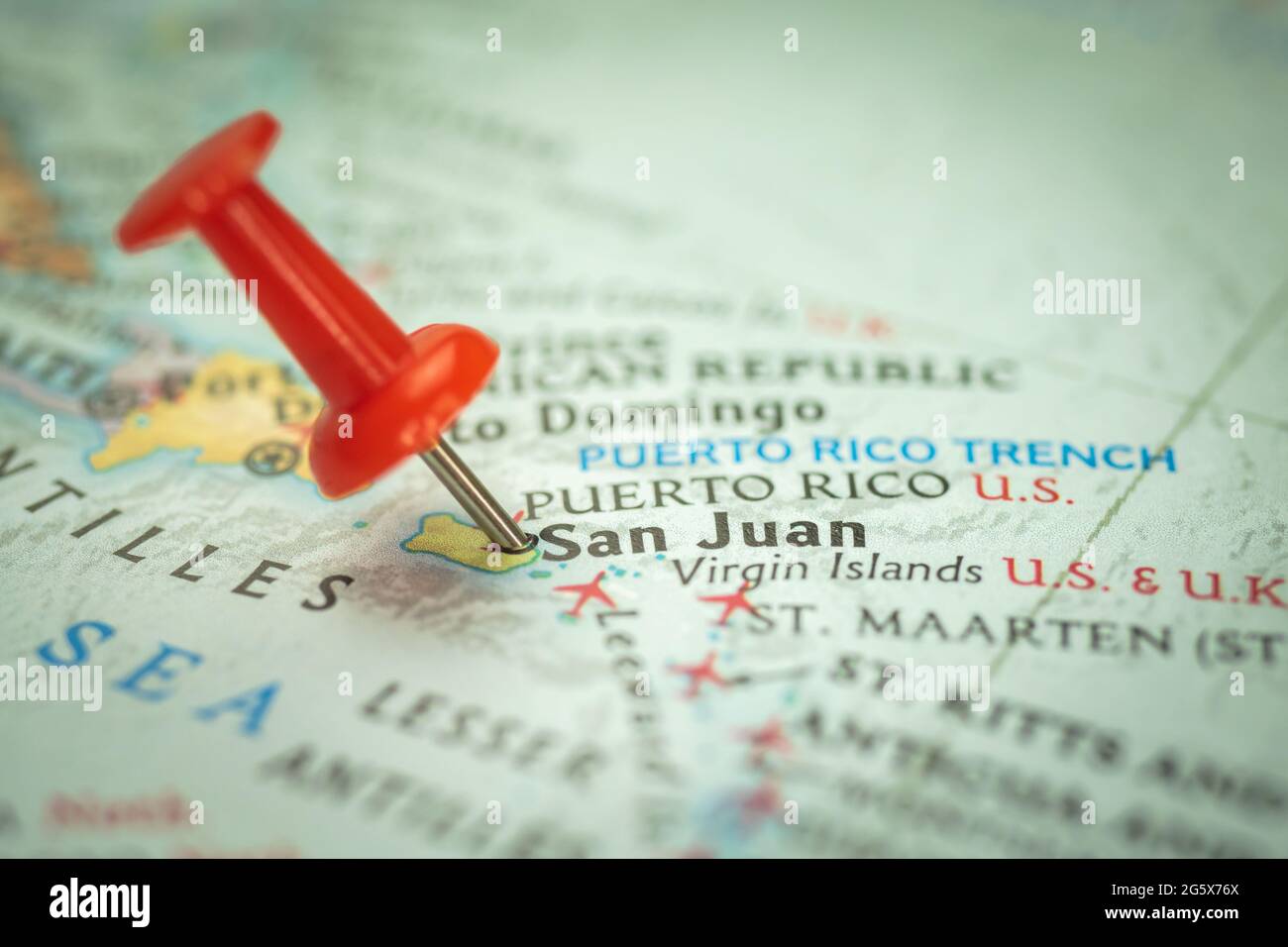 Ubicación Puerto Rico y la ciudad de San Juan, pin rojo en el mapa de  viajes, marcador y punto de primer plano, turismo y concepto de viaje,  América del Norte Fotografía de