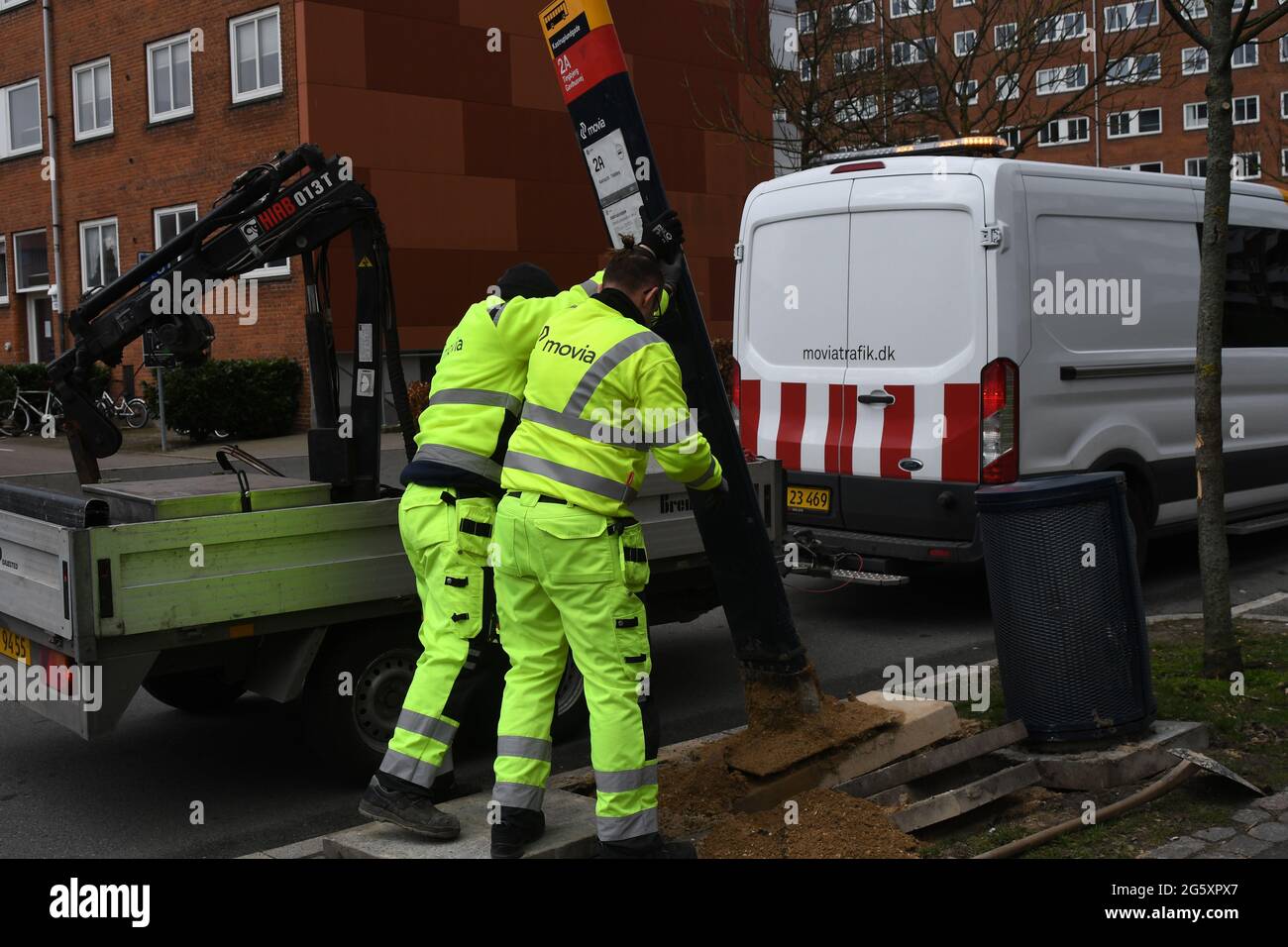 Copenhague /Dinamarca./ 18..marzo 2019/ Movia Transporation Gente reparando autobuses destrozados en Alleen en Kastrup Copenhague Dinamarca (Foto..Francis Jos Foto de stock