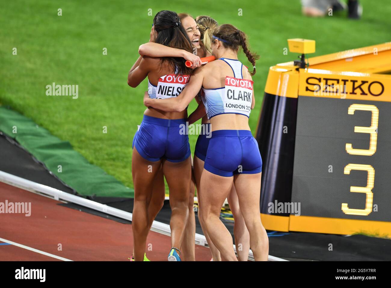 4x400 mujeres de relevo: Gran Bretaña (medalla de plata), Zoey Clark, Laviai Nielsen, Eilidh Doyle, Emily Diamond. Campeonato Mundial de la IAAF Londres 2017 Foto de stock
