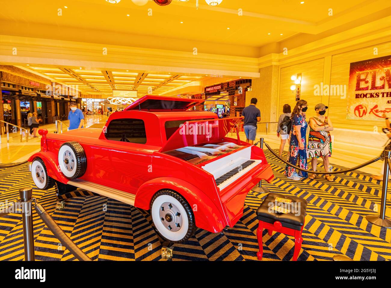 Las Vegas, 28 DE JUNIO de 2021 - Piano en forma de coche en el casino  Resorts World Fotografía de stock - Alamy
