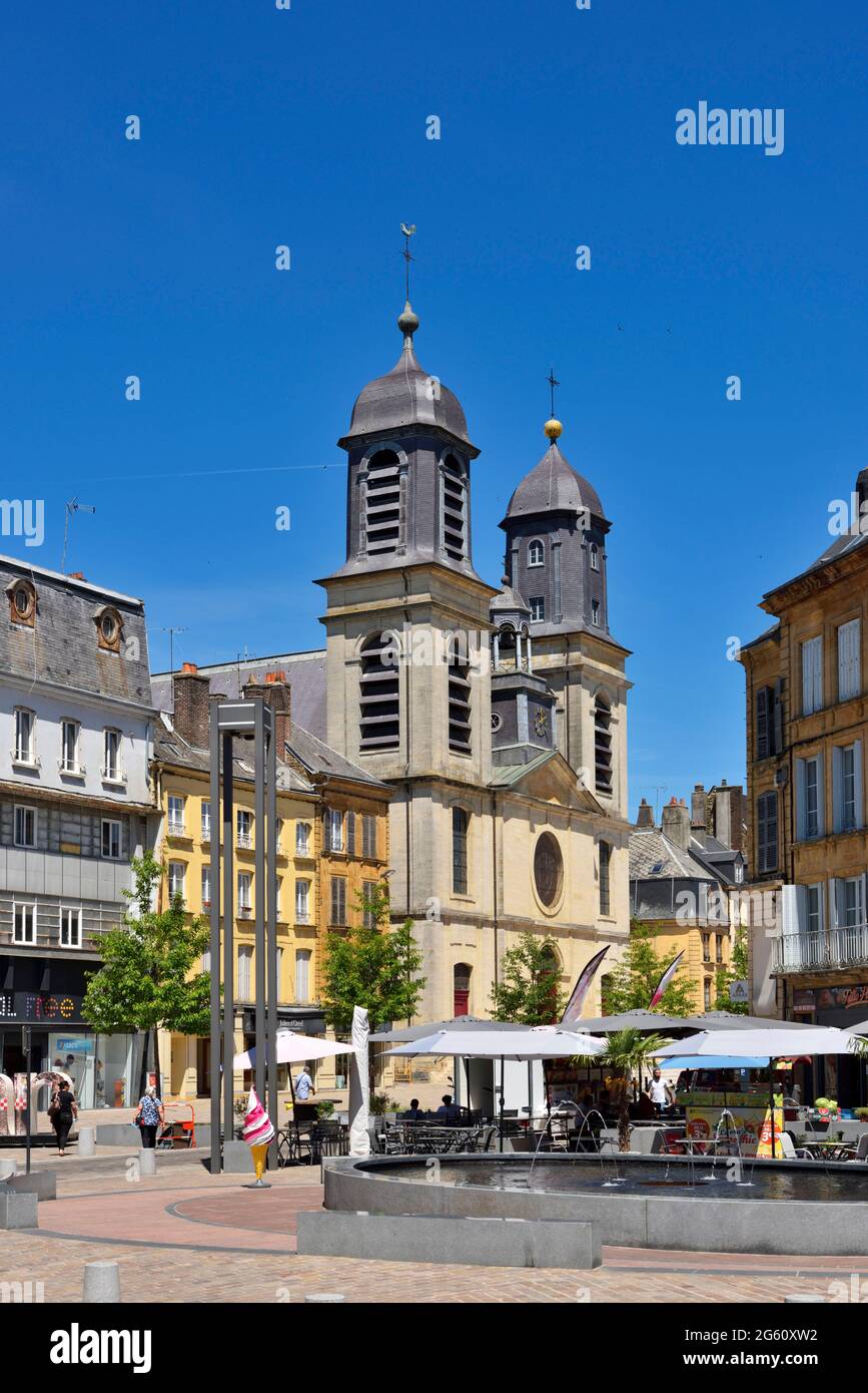 Francia, Ardenas, Sedán, Place d'Armes, San Carlos Borromeo, Iglesia, antigua iglesia protestante construida en 1601 Foto de stock