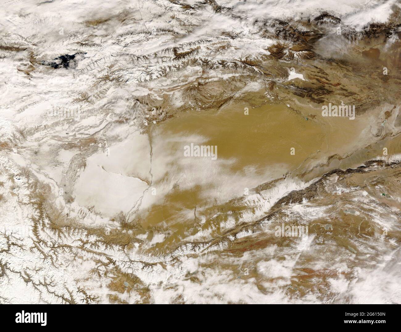 DESIERTO DE TAKLAMAKAN, ASIA CENTRAL - Mayo de 2008 - Una vista satelital invernal del desierto de Taklamakan en Asia Central - Foto: Geopix/NASA Foto de stock