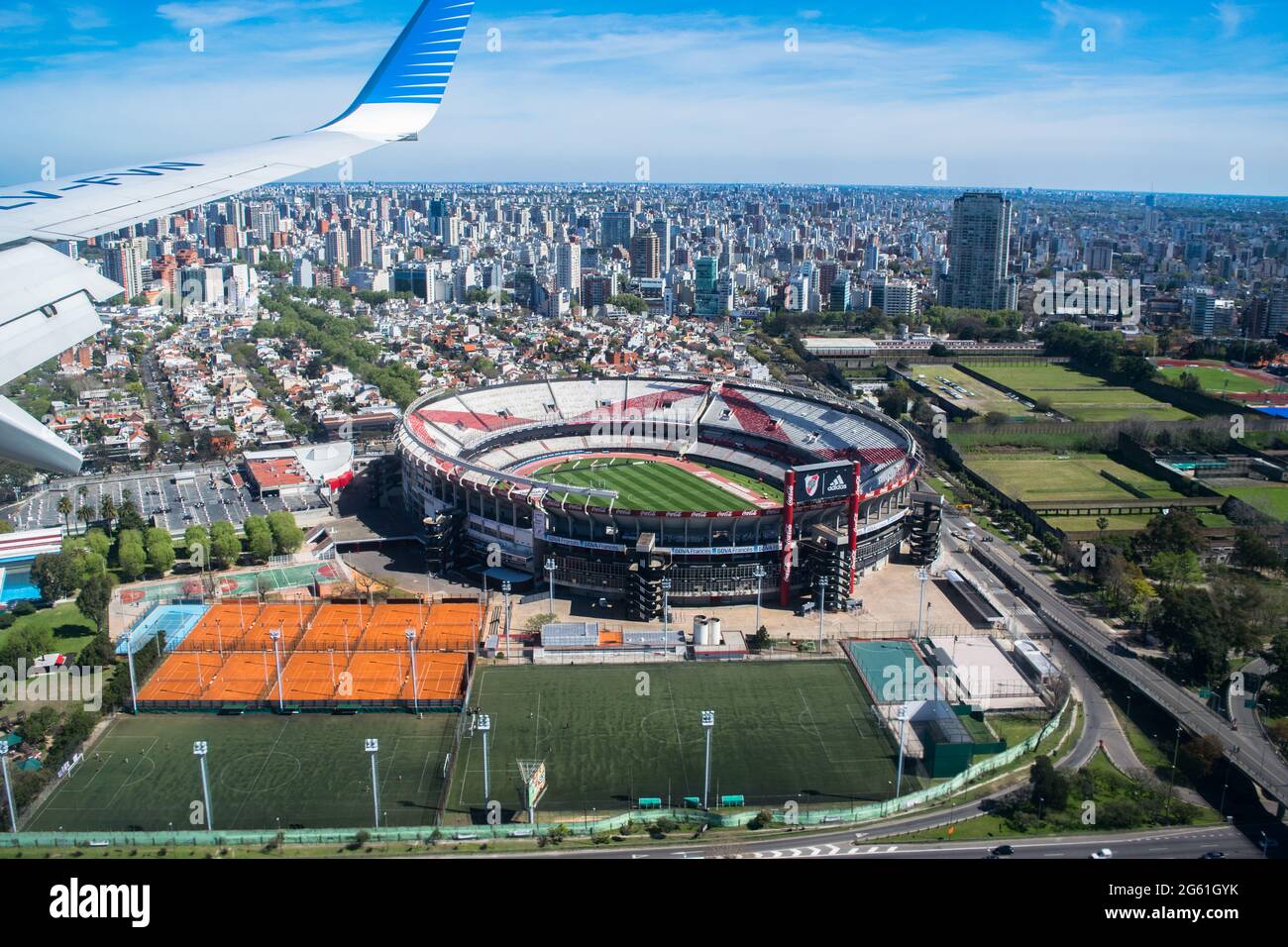 Vista aérea del estadio 'El Monumental', donde juega River Plate, un equipo  de fútbol muy importante de Buenos Aires, Argentina Fotografía de stock -  Alamy