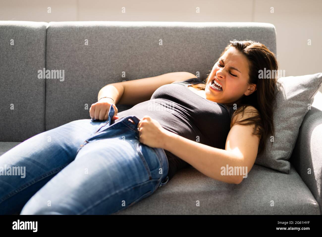 Pantalones Ajustados Fotos e Imágenes de stock - Alamy