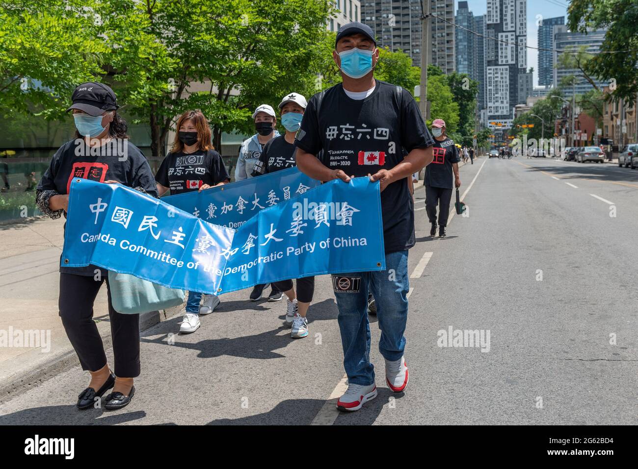 La comunidad china de Toronto protesta contra el Partido Comunista y el Gobierno de China. El evento tiene lugar durante las celebraciones del Día de Canadá. Ellos Foto de stock