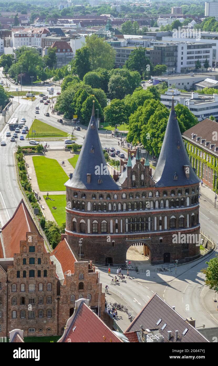 Vista aérea de la ciudad hanseática de Lübeck, una ciudad en el norte de Alemania Foto de stock