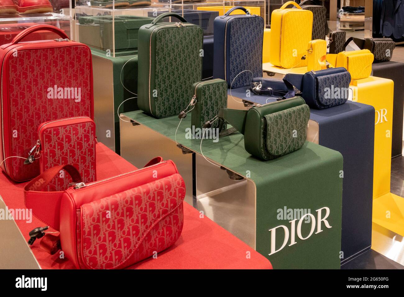Saks fifth avenue mens store fotograf as e im genes de alta