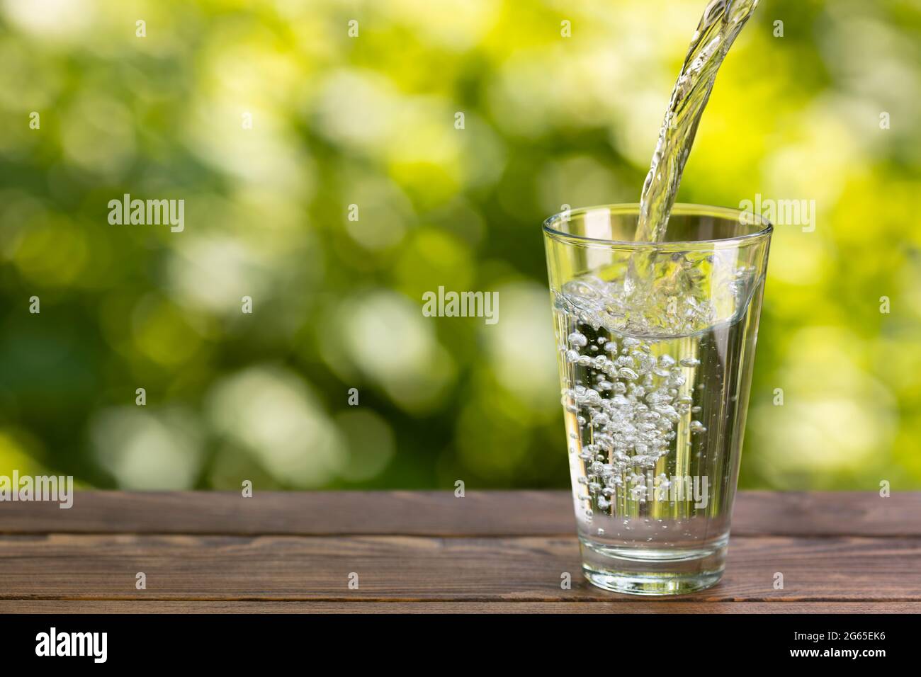 Jarra de cristal de agua imagen de archivo. Imagen de limpio - 58051145