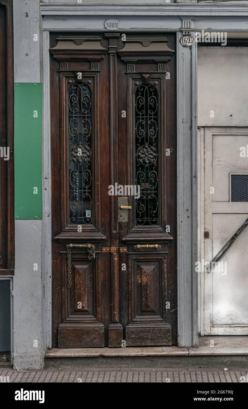 Puertas antiguas de la ciudad de Buenos Aires. Argentina Foto de stock