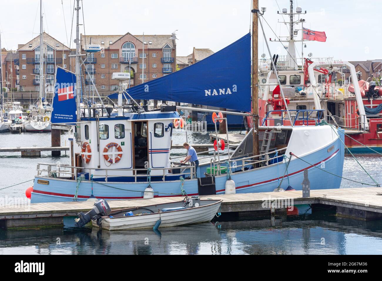 Barco de pesca danés en Hartlepool Marina, Hartlepool, Condado de Durham, Inglaterra, Reino Unido Foto de stock