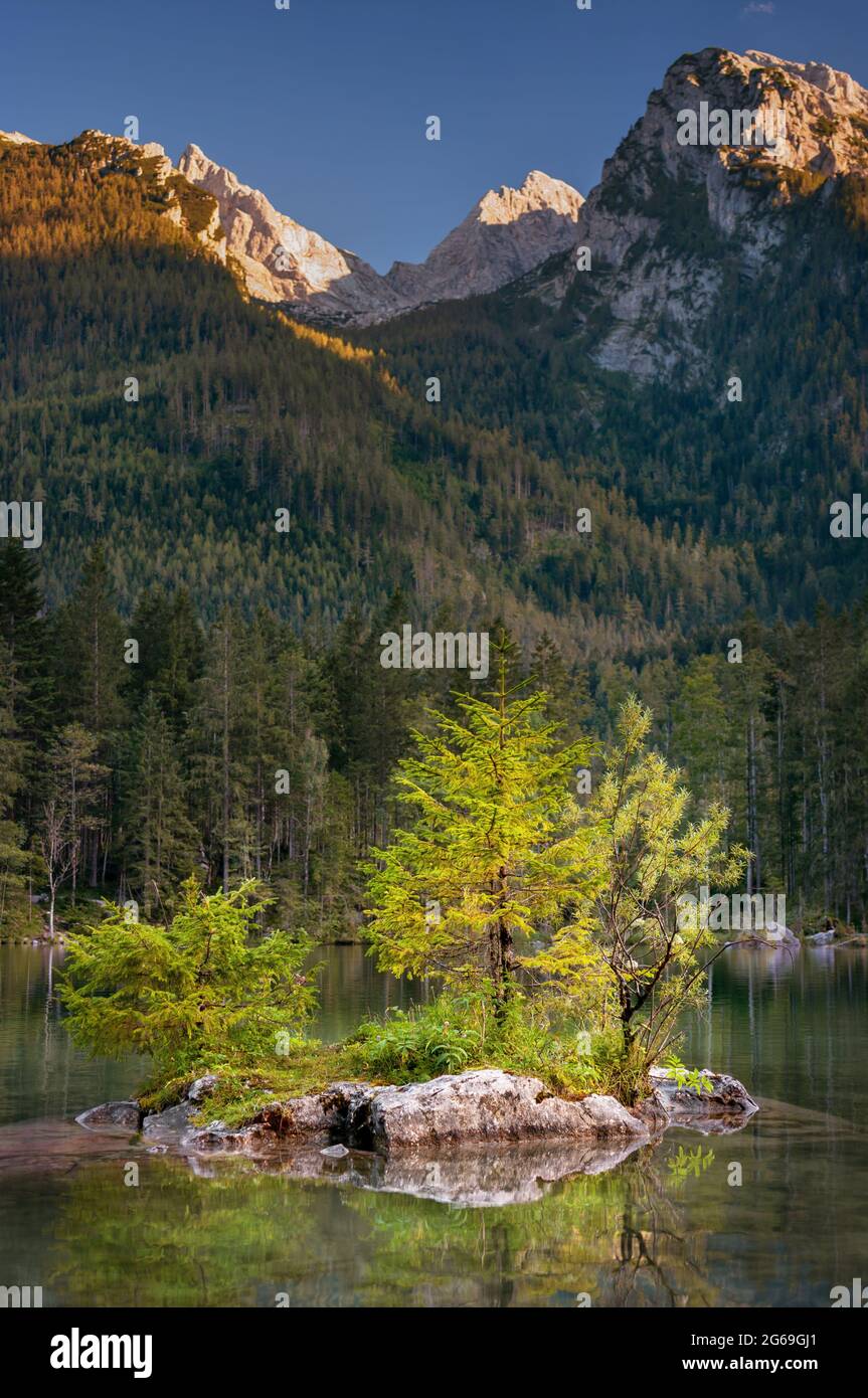 Lago Hintersee en los Alpes Baviera Alemania Foto de stock