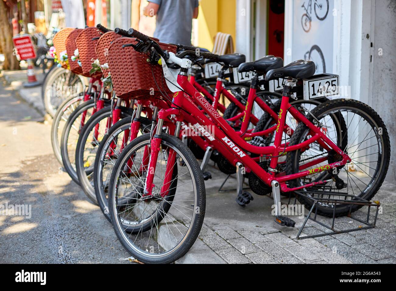 Aparcamiento para bicicletas en la ciudad. Bicicletas de alquiler. Popular  Eco Transporte Urbano. Estambul, Turquía - 28.07.2017 Fotografía de stock -  Alamy