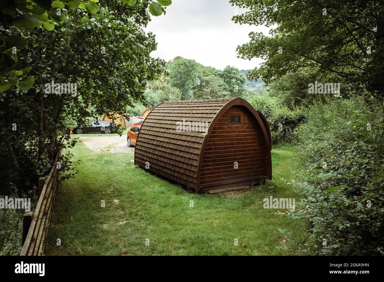 cabañas de alojamiento para vacaciones en campo de camping en glamping Foto de stock