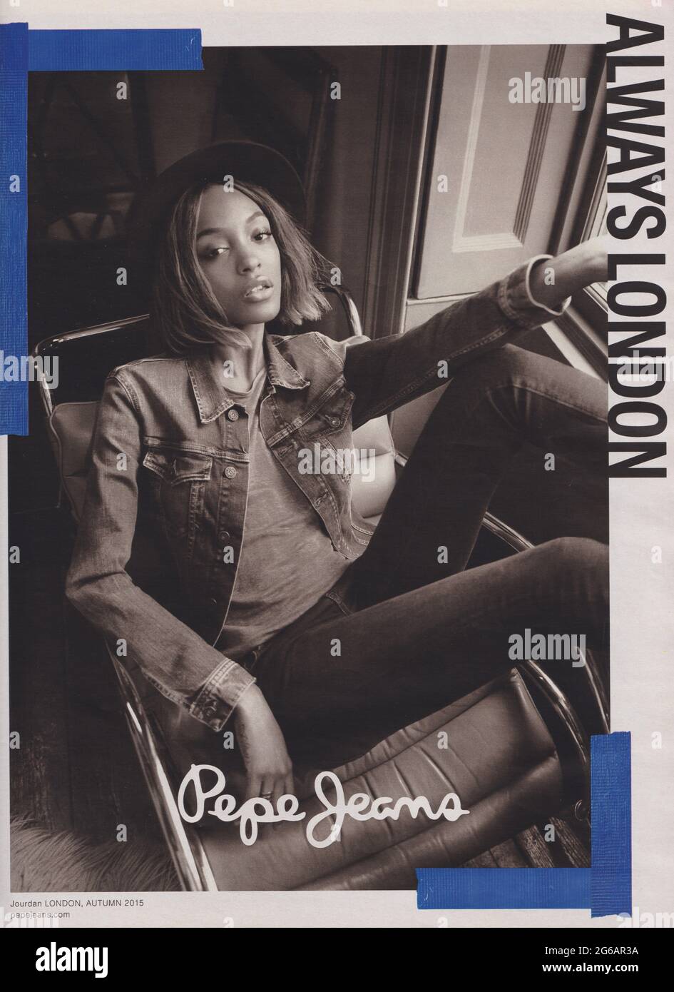 Cartel publicitario Pepe Jeans denim, ropa informal Marca de jeans, revista  de 2015, publicidad, anuncio creativo Pepe Jeans 2010s anuncio Fotografía  de stock - Alamy