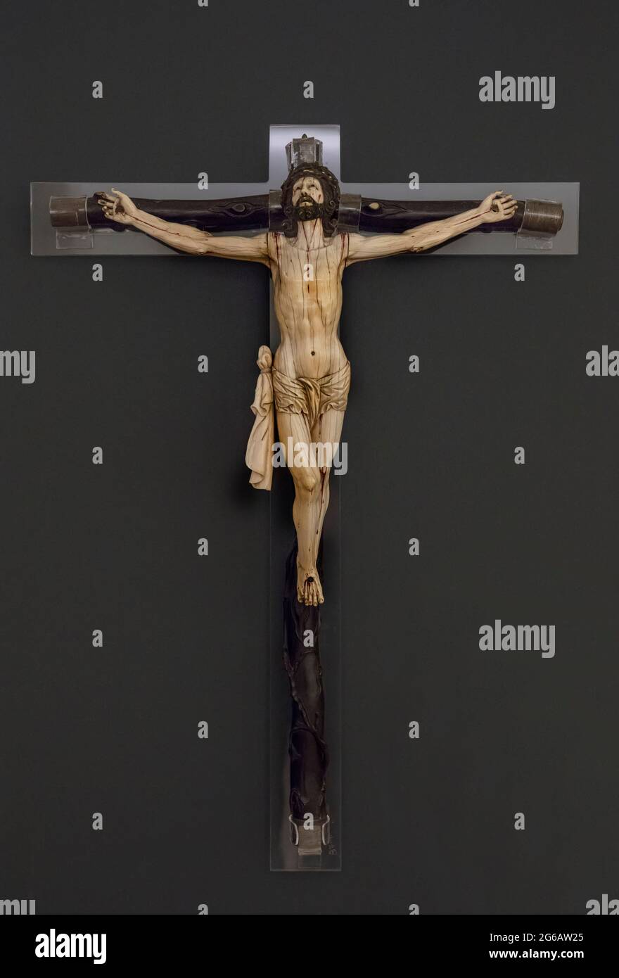 Indoportugués que expira Cristo 1640-60 en la Cruz de marfil y ebonía Museo Soumaya, Ciudad de México, México Foto de stock