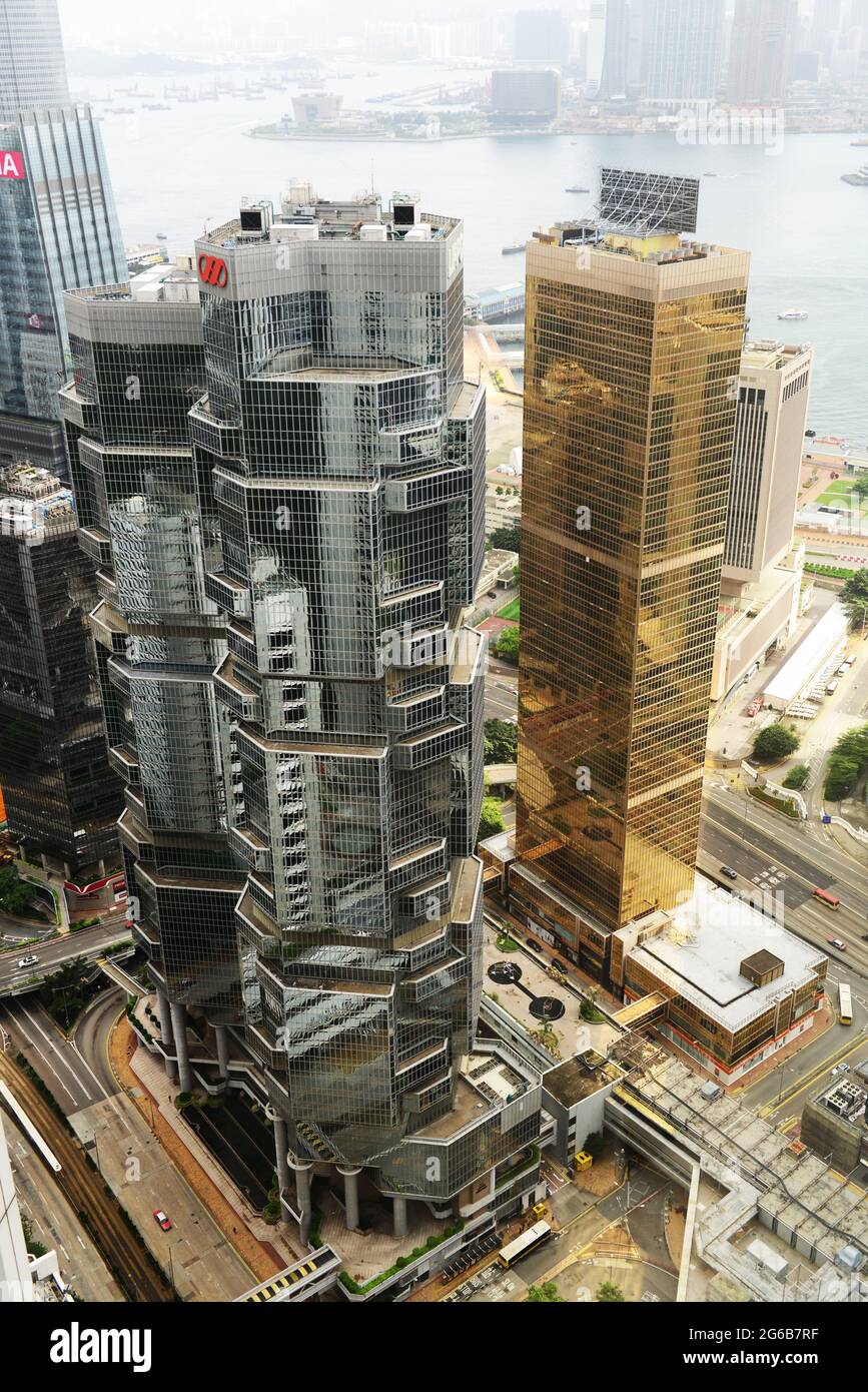 Vista aérea de los edificios del centro de Lippo y del edificio del centro financiero del Lejano Oriente en Admiralty, Hong Kong. Foto de stock