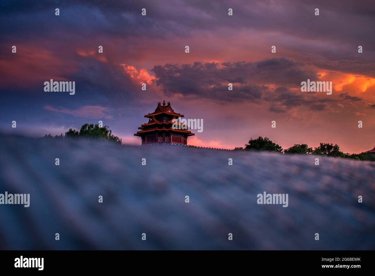La torre de vigilancia de la ciudad prohibida Beijing China Foto de stock