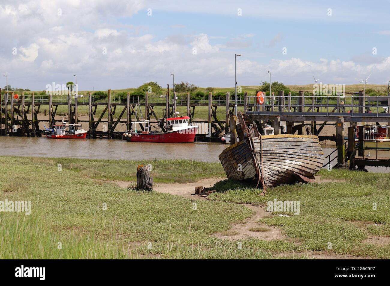 Rye, East Sussex, Reino Unido. 05 de Jul de 2021. Clima en el Reino Unido: Día cálido y soleado en el pueblo de Rye puerto se muestra el embarcadero y el río Rother. Crédito de la foto: Paul Lawrenson /Alamy Live News Foto de stock