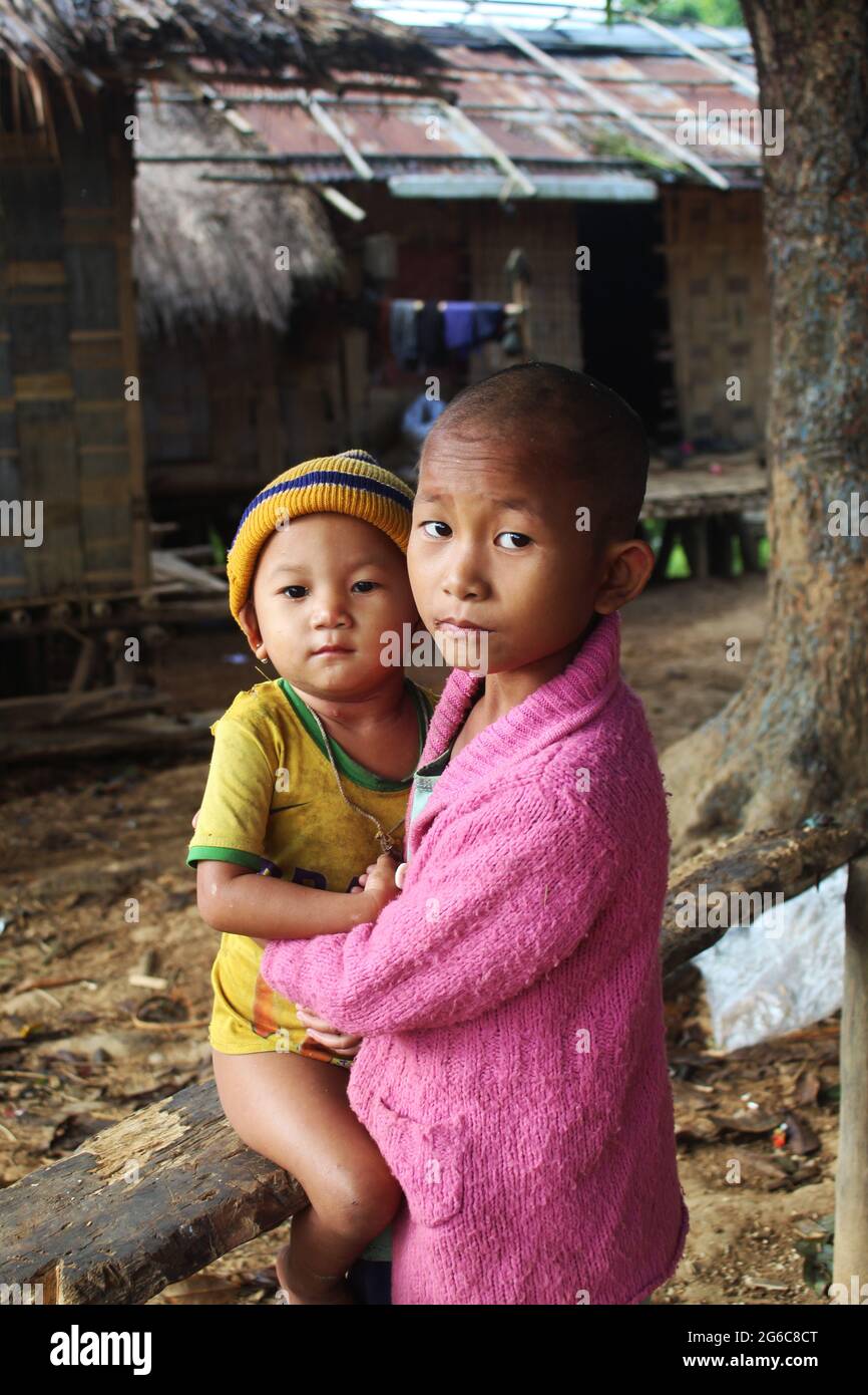 La gente del pueblo se va en el bosque, así que increíble estilo de vida que tienen Fotografía