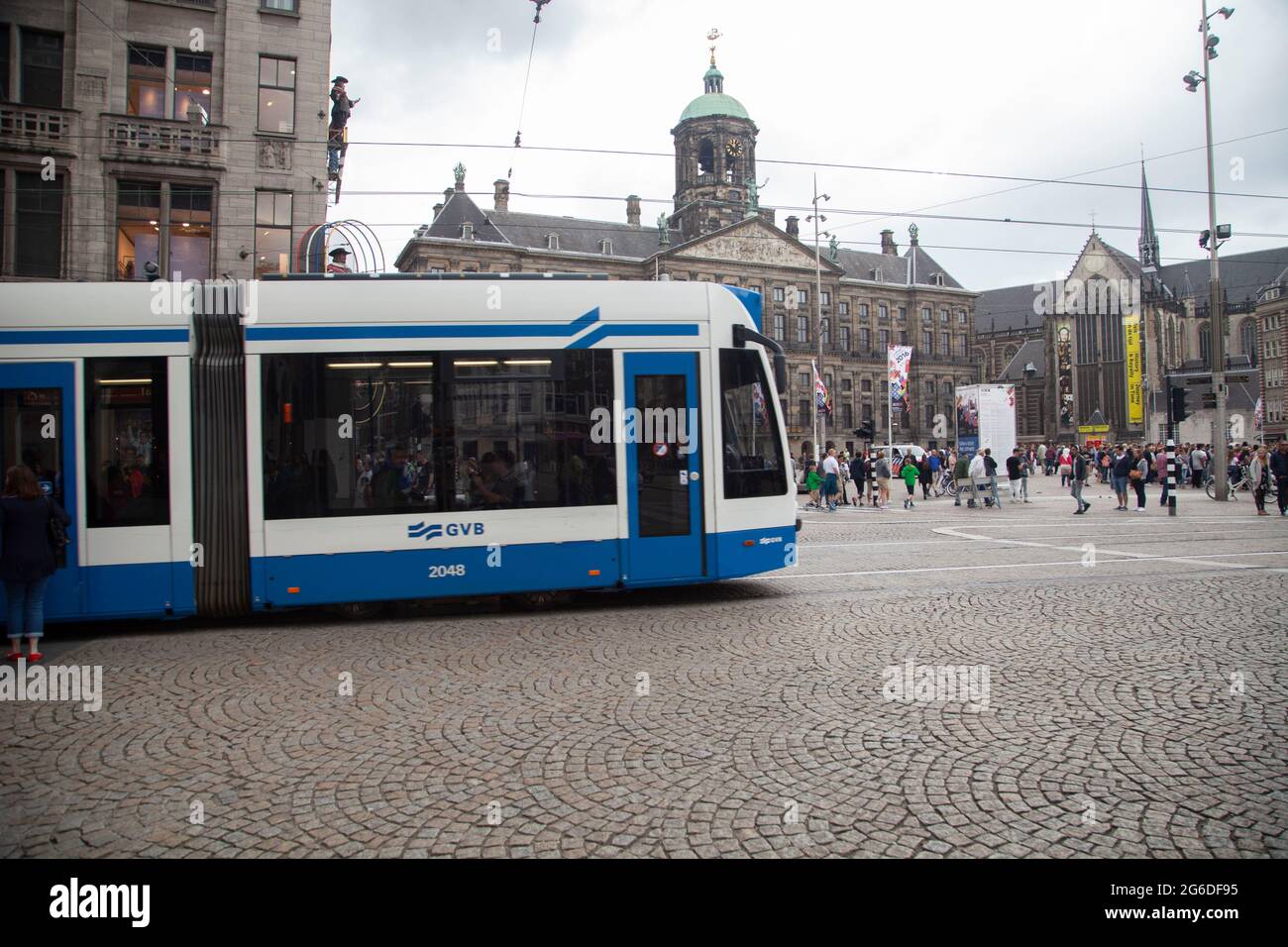 Tranvías urbanos en la ciudad de Amsterdam Foto de stock