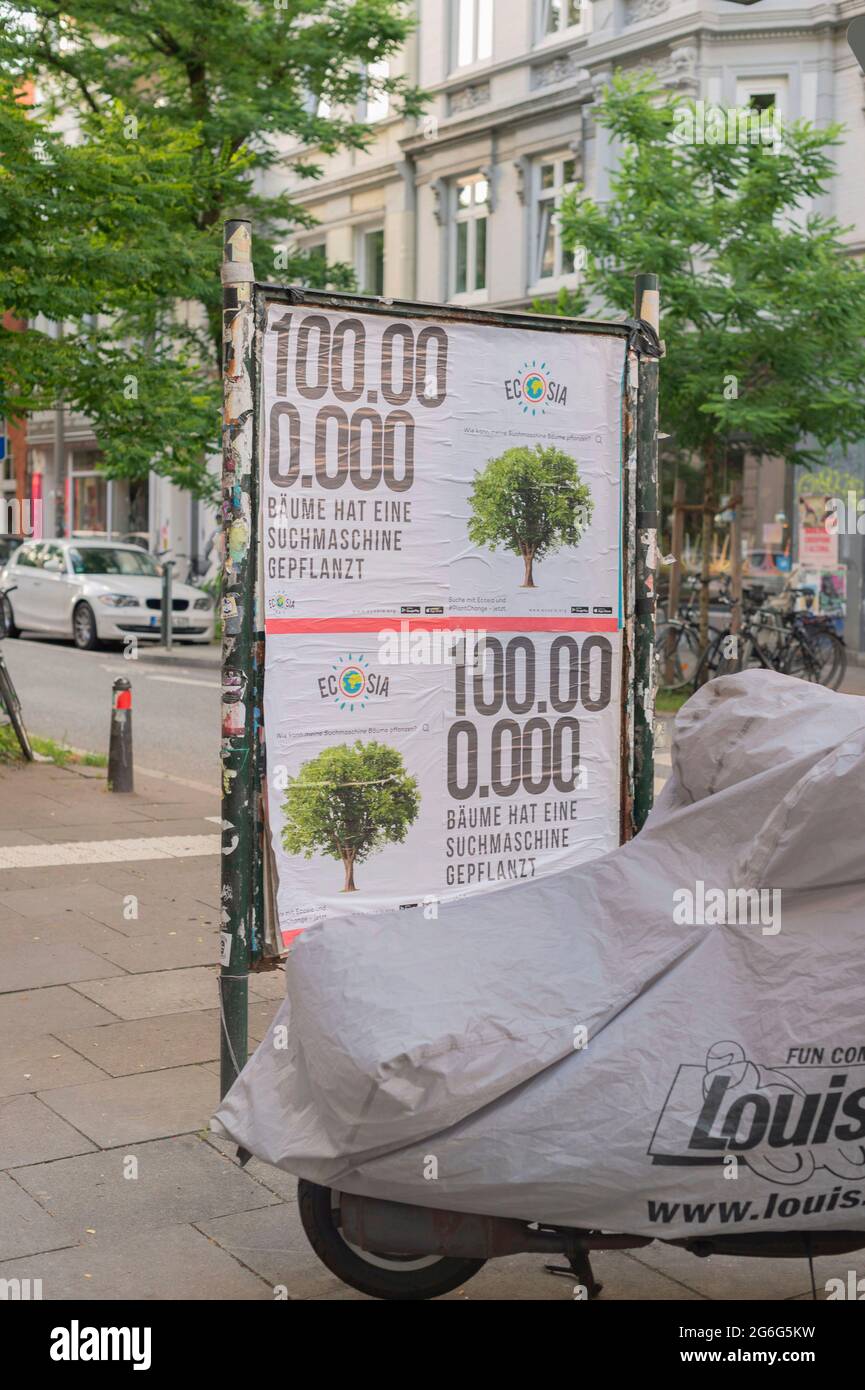 Cartel publicitario de un motor de búsqueda ecológico en la ciudad, Alemania, Hamburgo Foto de stock