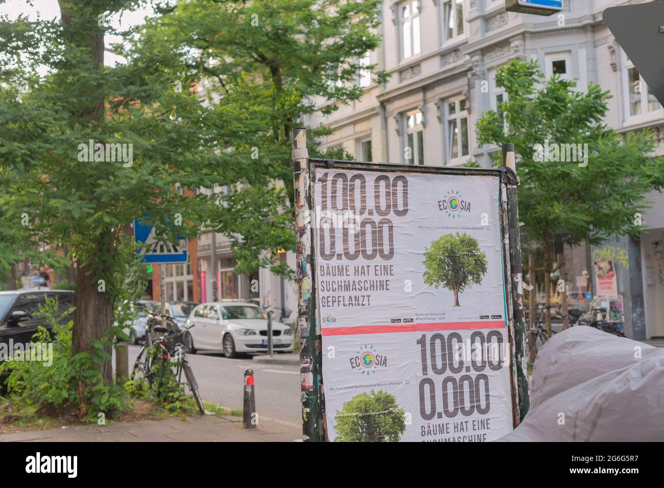 Cartel publicitario de un motor de búsqueda ecológico en la ciudad, Alemania, Hamburgo Foto de stock