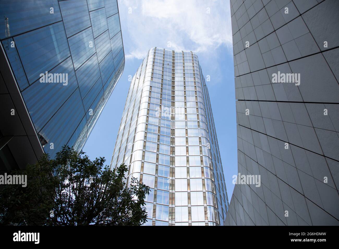 Un Blackfriars es un desarrollo de uso mixto conocido informalmente como el Vase o el Boomerang debido a su forma. Arquitecto Ian Simpson, 2018. Londres, Reino Unido. Foto de stock