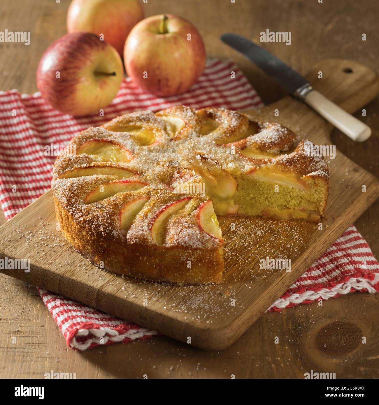Gâteau fermière aux pommes. Pastel de manzana francés. Francia Comida Foto de stock