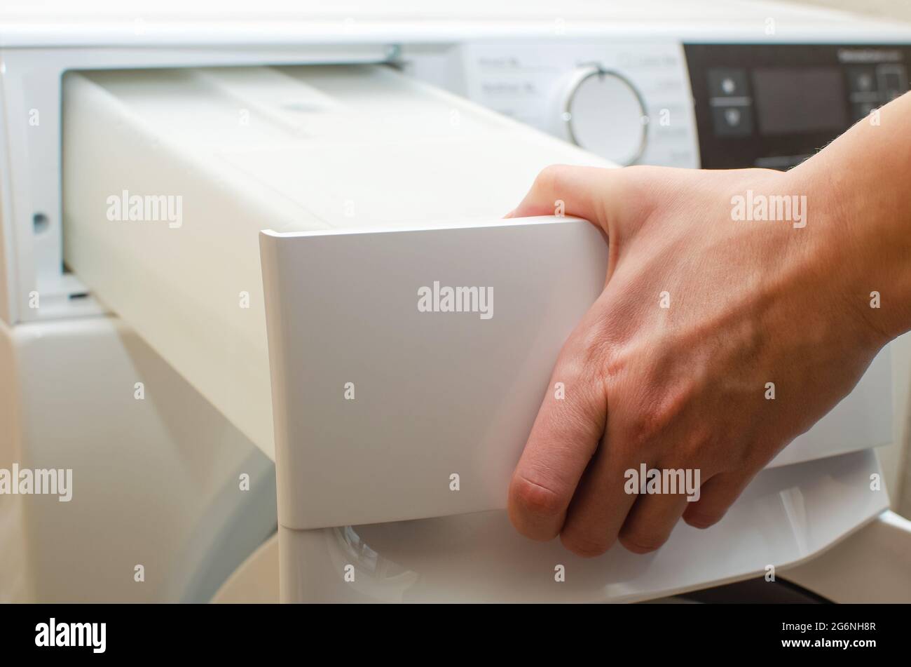 Deshumidificador secar la ropa en un aireador en interiores Fotografía de  stock - Alamy