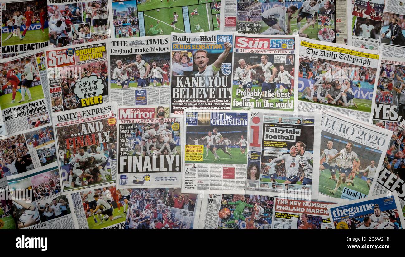 Páginas de portada del periódico británico que informan sobre la victoria semifinal de la Eurocopa 2020 de Inglaterra contra Dinamarca, Londres, Inglaterra - 08 de julio de 2021 Foto de stock