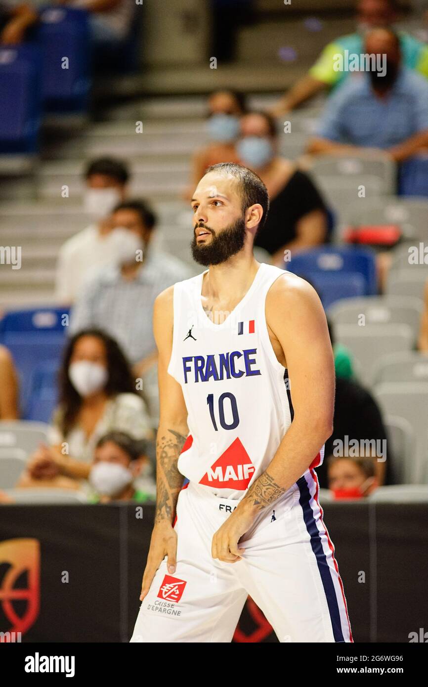 Málaga, España. 08th de julio de 2021. Evan Fournier visto durante un  partido de baloncesto amistoso entre España y Francia en el Palacio de los  Deportes José María Martín Carpena en Málaga. (