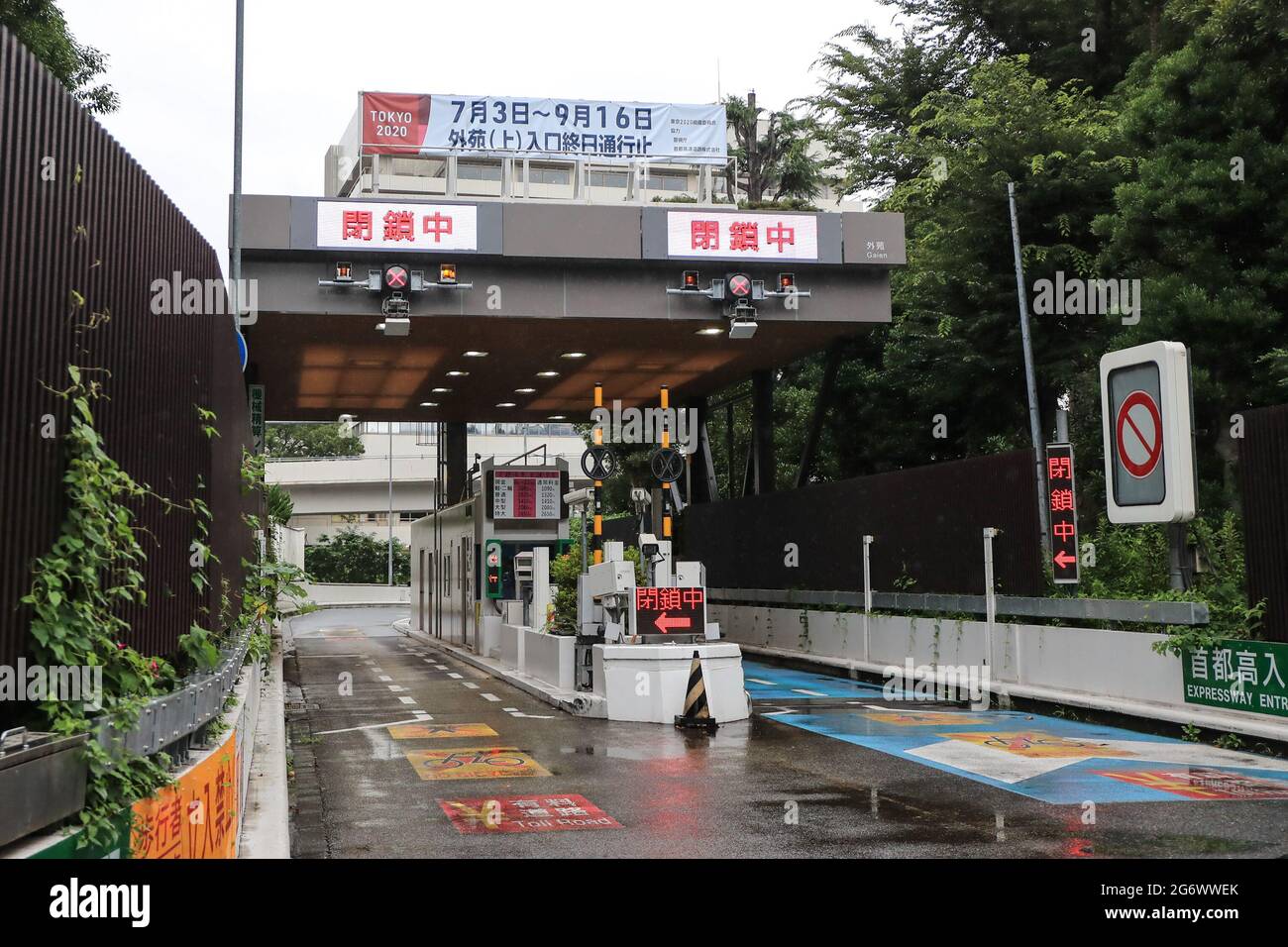 8 DE JULIO de 2021 : La autopista Shuto Expressway Gaien Interchange está cerrada debido a los Juegos Olímpicos de Tokio 2020 en Tokio, Japón. Crédito: AFLO SPORT/ALAMY Live News Foto de stock