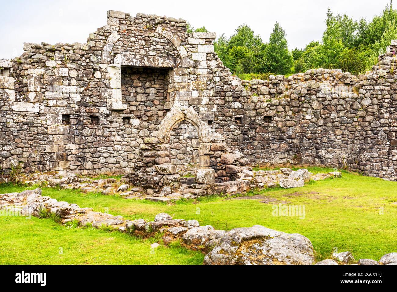 Interior del Castillo Loch Doon. El castillo es mantenido por la Escocia histórica. Construido en el siglo 13th en una isla en Loch Doon por Bruce, Conde de Car Foto de stock