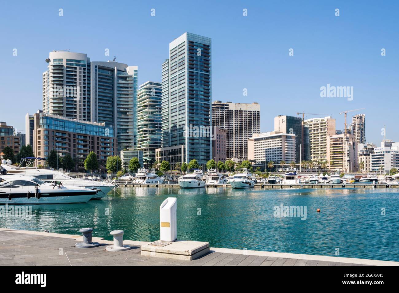 Bahía de San Jorge, también conocida como Bahía de Zaitunay, Beirut, Líbano Foto de stock