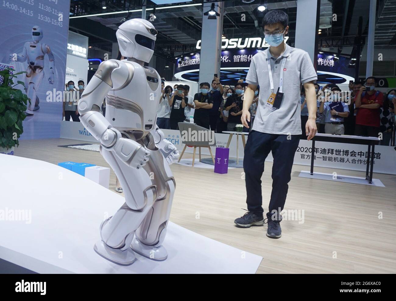 Shanghai, Shanghai, China. 9th de julio de 2021. El 7 de julio de 2021, una  nueva generación de robot de servicio humanoide a gran escala Walker X  jugará un partido de ajedrez