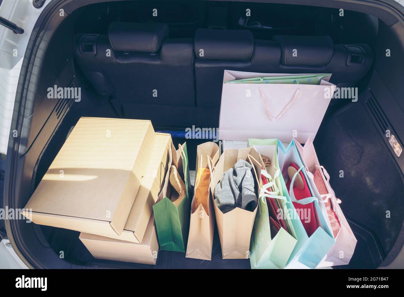 Carro de compras, maletero fotografías e imágenes de alta resolución -  Página 2 - Alamy