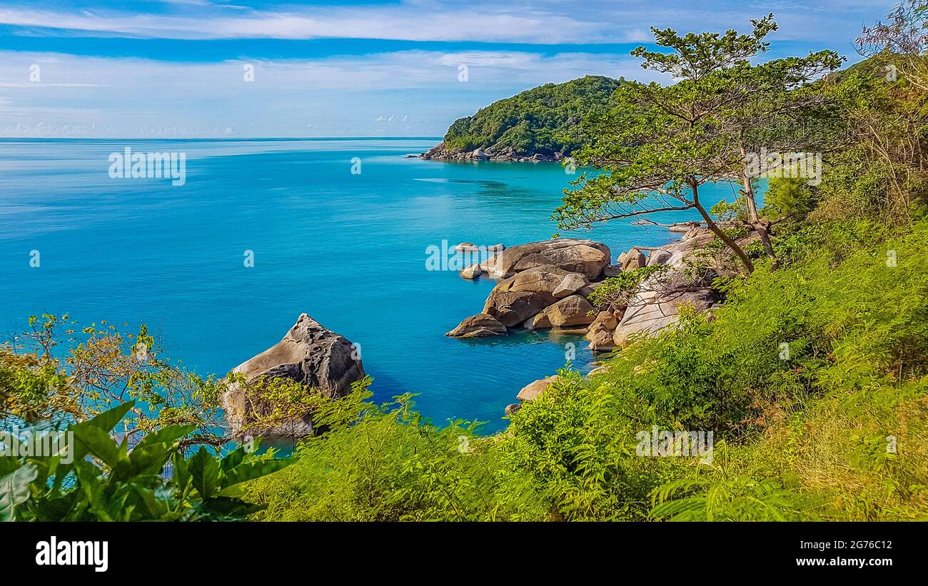 Fantásticas y hermosas vistas panorámicas desde Elephant Rock hasta Silver Beach en Koh Samui en Tailandia. Foto de stock
