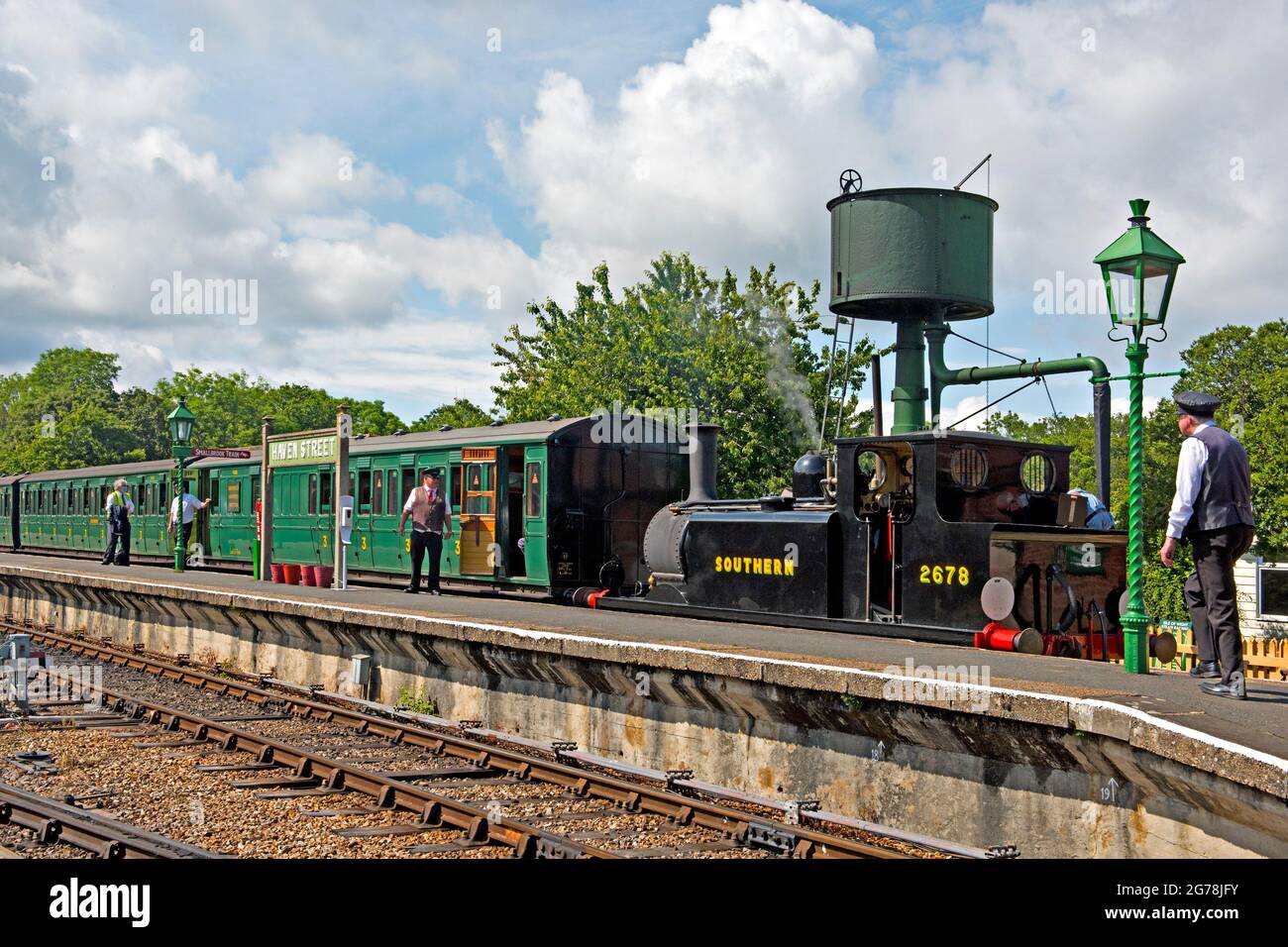 En la estación Havenstreet en el ferrocarril de vapor de la isla de Wight Foto de stock