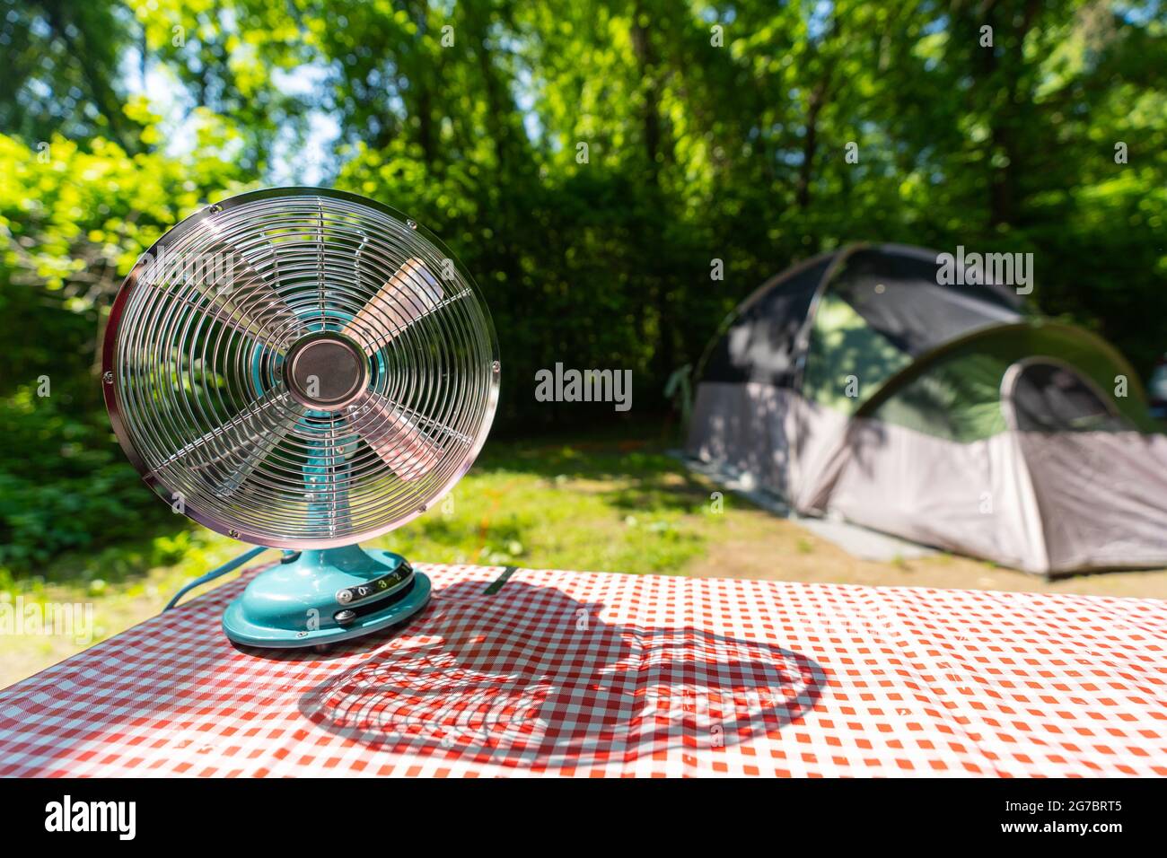 Mini ventilador al aire libre para picnics o camping Foto de stock