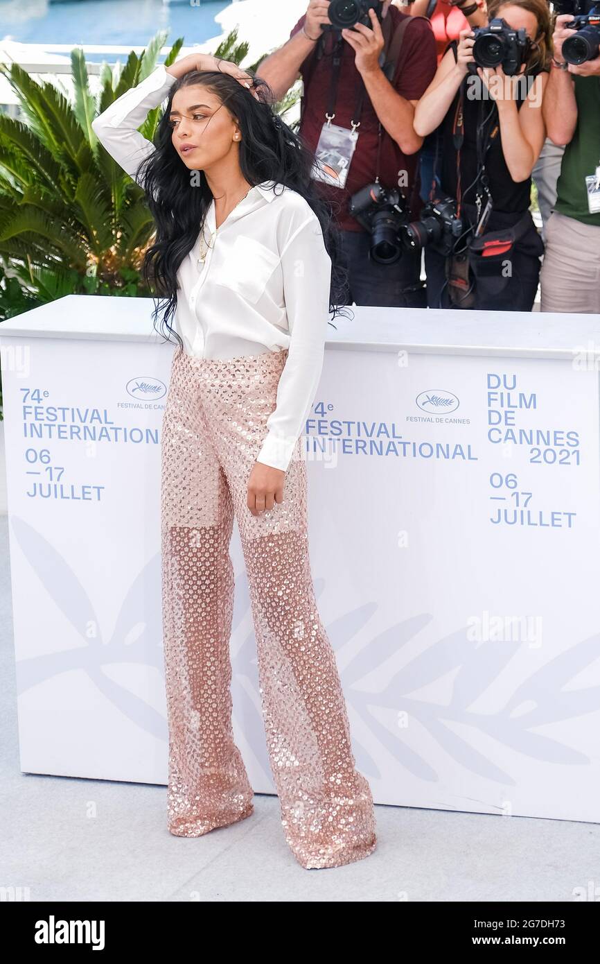 Palais des Festivals, Cannes, Francia. 13th de julio de 2021. Kenza Fortas posa en el Photocall 'The Stronghold'. Foto de crédito: Julie Edwards/Alamy Live News Foto de stock