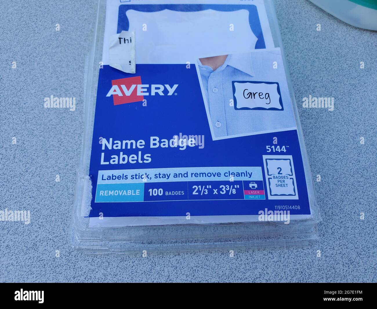 Primer plano de la caja de etiquetas de identificación de marca Avery, Lafayette, California, 5 de junio de 2021. () Foto de stock