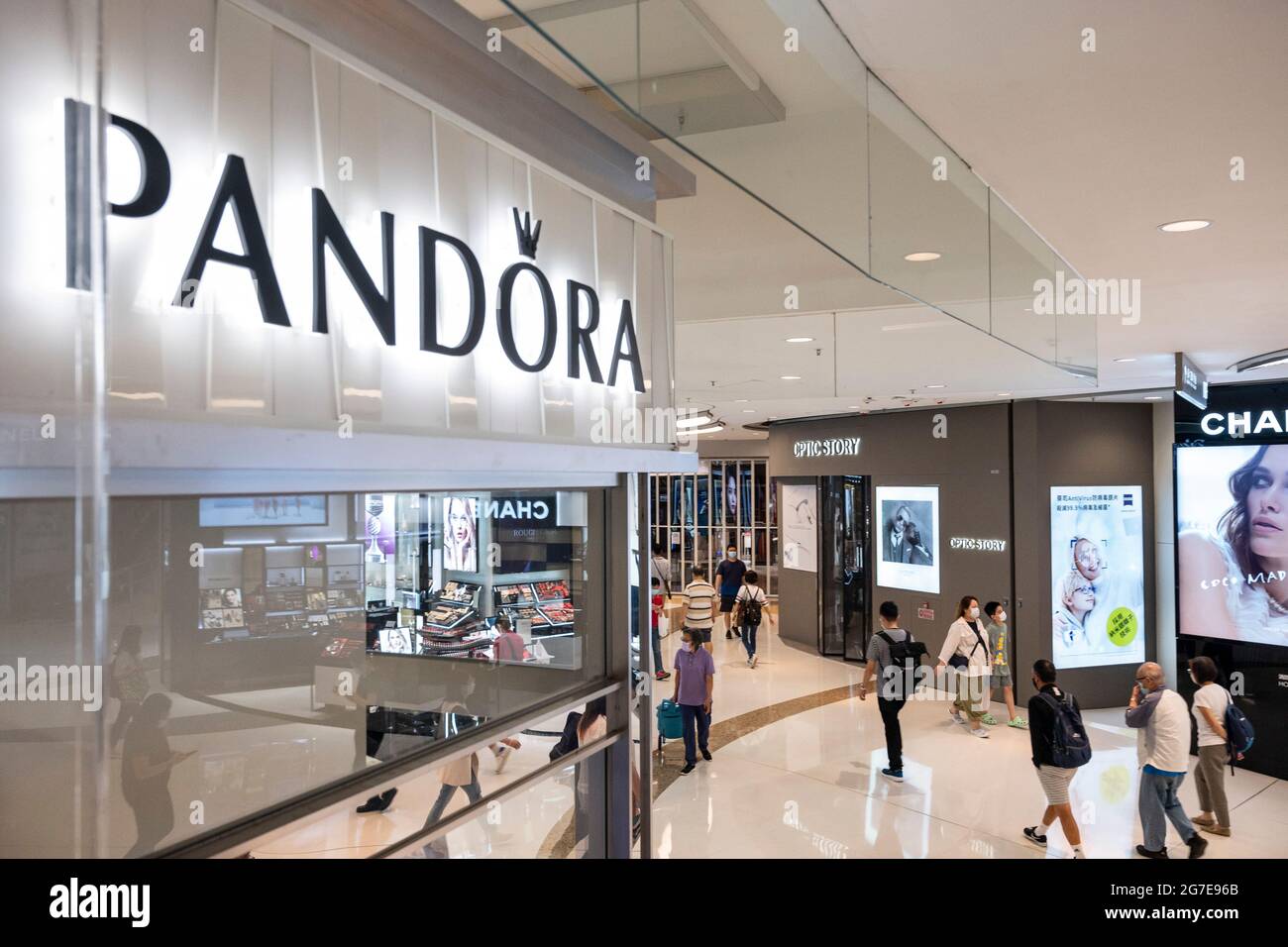 Hong Kong, China. 13th de julio de 2021. Fabricante y minorista danés de  joyas, la tienda Pandora visto en Hong Kong. (Foto de Budrul Chukrut/SOPA  Images/Sipa USA) Crédito: SIPA USA/Alamy Live News