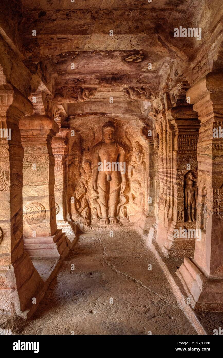 Templos de la cueva de Badami, Karnataka. Es patrimonio de la unesco y lugar de increíble arte sotne dinastía chalukya Foto de stock