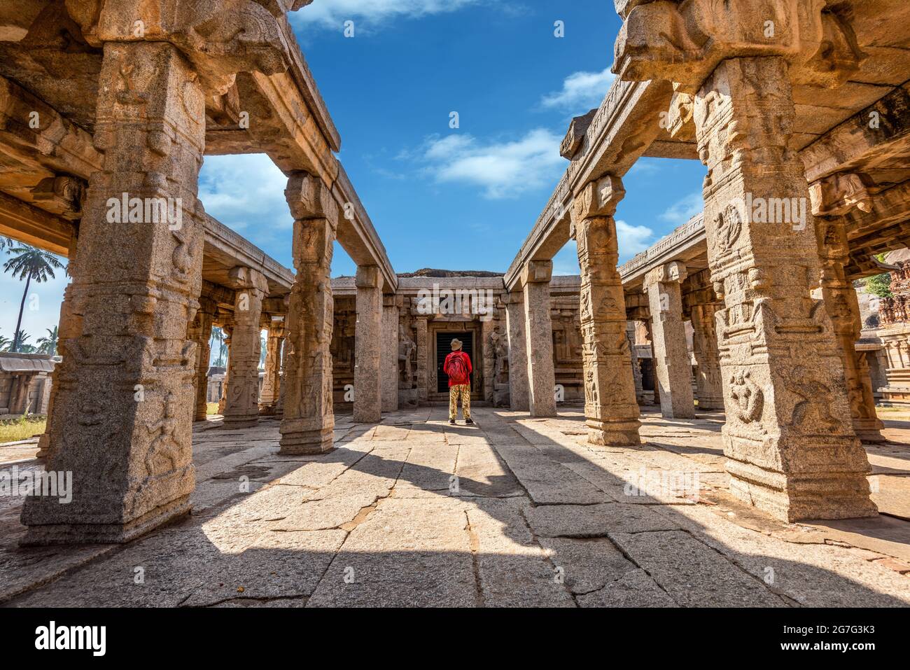 La vista del antiguo templo Achyutaraya. Grupo de ruinas monumentos en Hampi fue el centro del Imperio Hindú Vijayanagara, Hampi, Karnataka, India Foto de stock