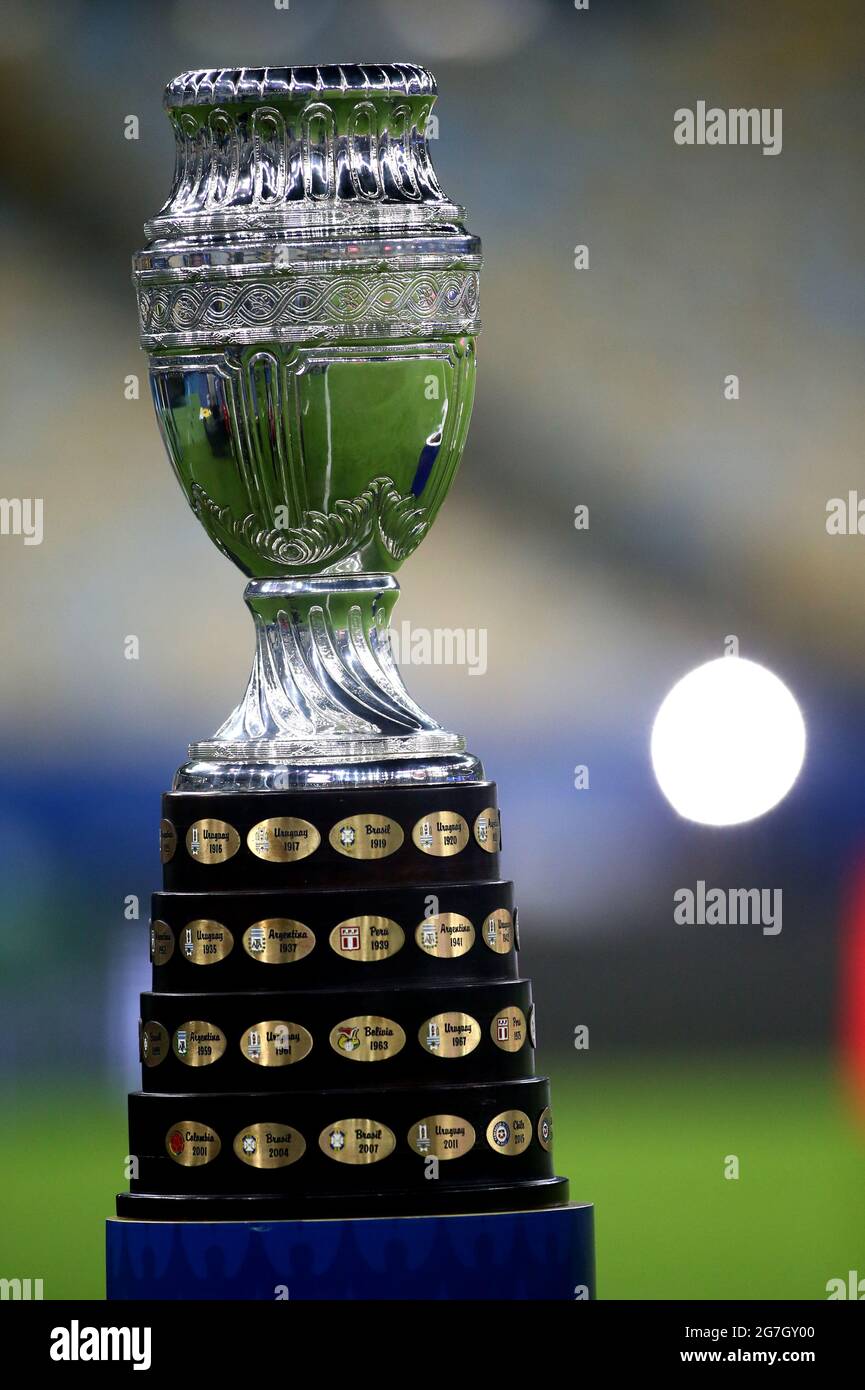 RIO DE JANEIRO, BRASIL - 10 DE JULIO: Detalles del Trofeo Conmebol Copa  América, Previo del Combato Final Conmebol Copa América 2021 entre Brasil y  Argentina en el Estadio Maracana el 10